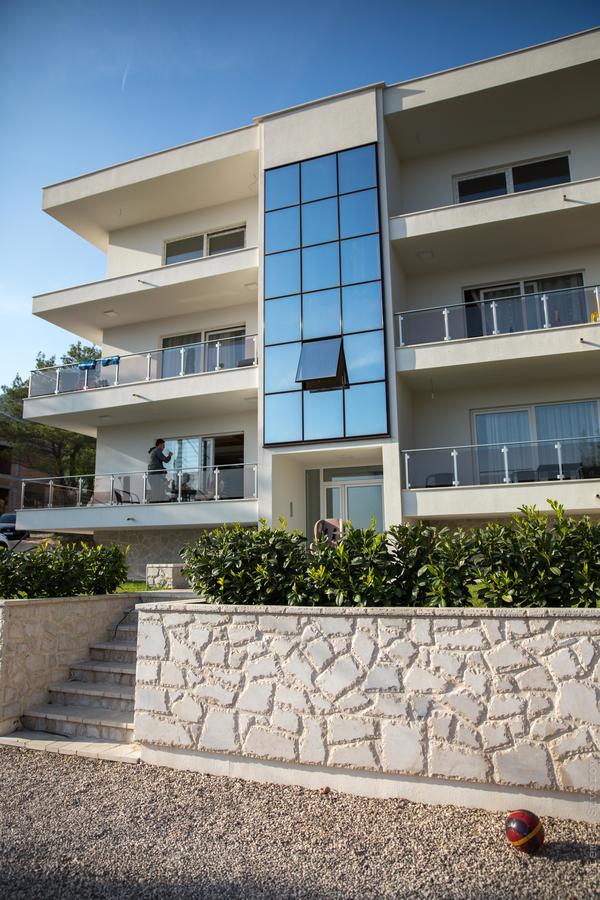 Apartments Sunny Hill ติวัต ภายนอก รูปภาพ