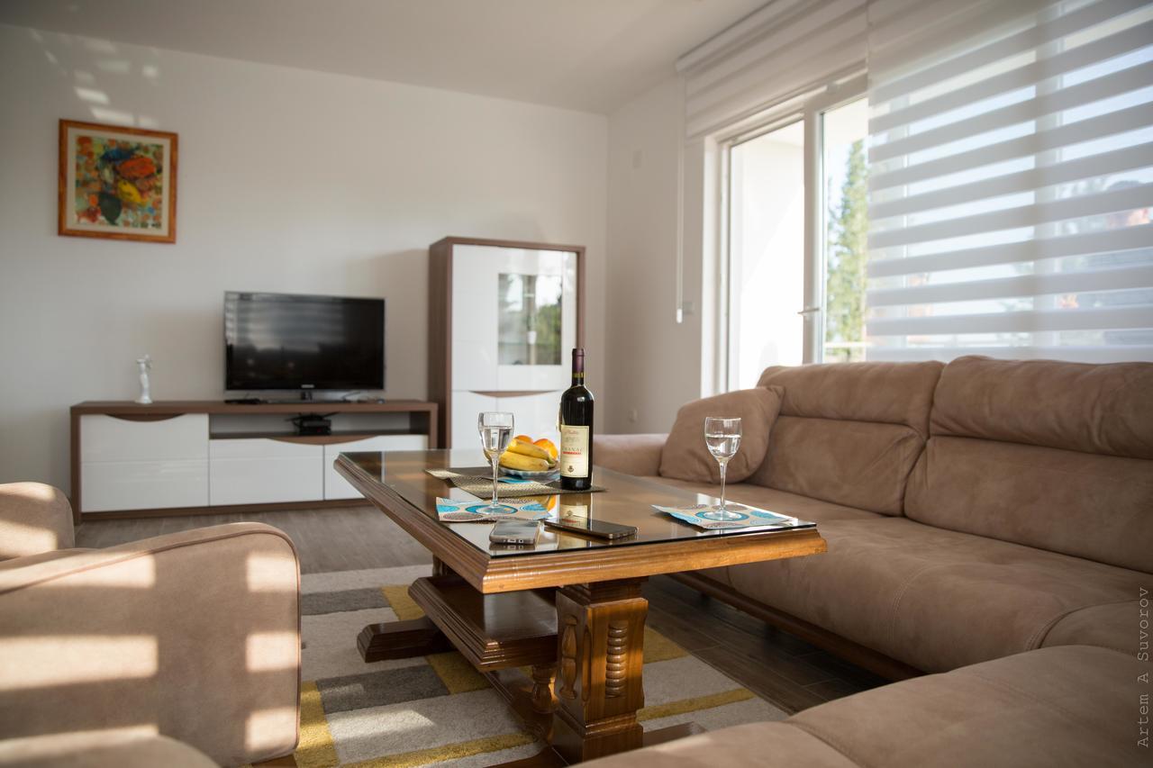 Apartments Sunny Hill ติวัต ภายนอก รูปภาพ