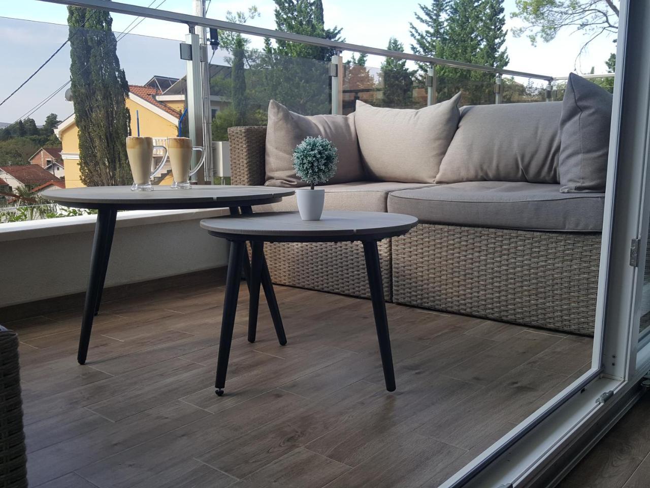 Apartments Sunny Hill ติวัต ภายนอก รูปภาพ